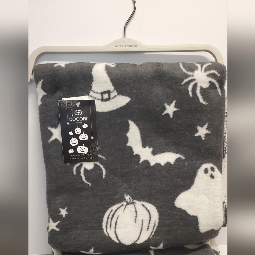 Docofil Halloween Reversible Ghost Throw Blanket NWT Gray & White Pumpkin Witch